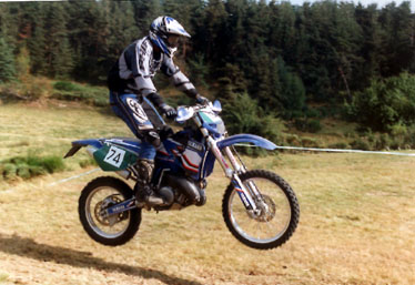 Frank Fauquier en plein vol sur sa belle 250 WR